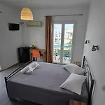 Guest house Very-kokkos 2 Naxos City