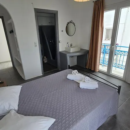 Very-kokkos 2 Penzion Naxos City