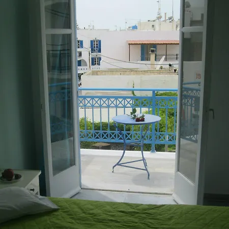 Very-kokkos 2 3* Naxos City