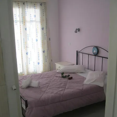 Very-kokkos 2 3* Naxos City