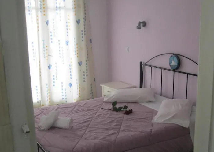 Very-kokkos 2 3* Naxos City